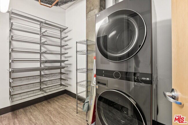 Building Photo - 1111 S Grand Ave