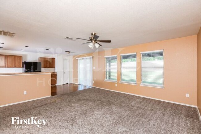 Building Photo - 324 Bob White Dr