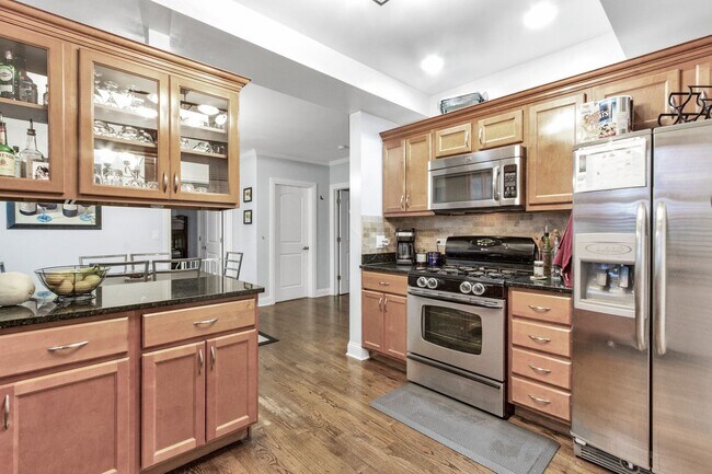 Building Photo - 5726 N Mozart St