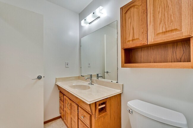 Building Photo - Bright and Spacious 3 Bed 2 Bath Single Fa...