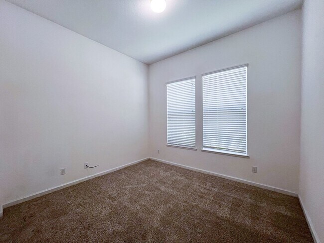 Building Photo - Spacious Single Story 3 Bed, 2 Bath Home in Sheldon Passage