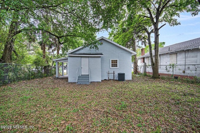 Building Photo - 1551 E 27th St
