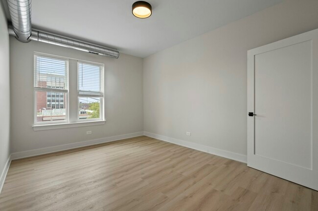 Building Photo - 432-436 S Maple Ave