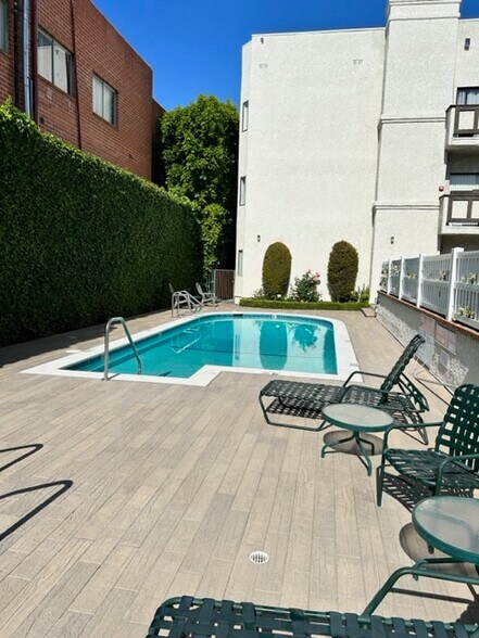 Building Photo - 17914 Magnolia Blvd