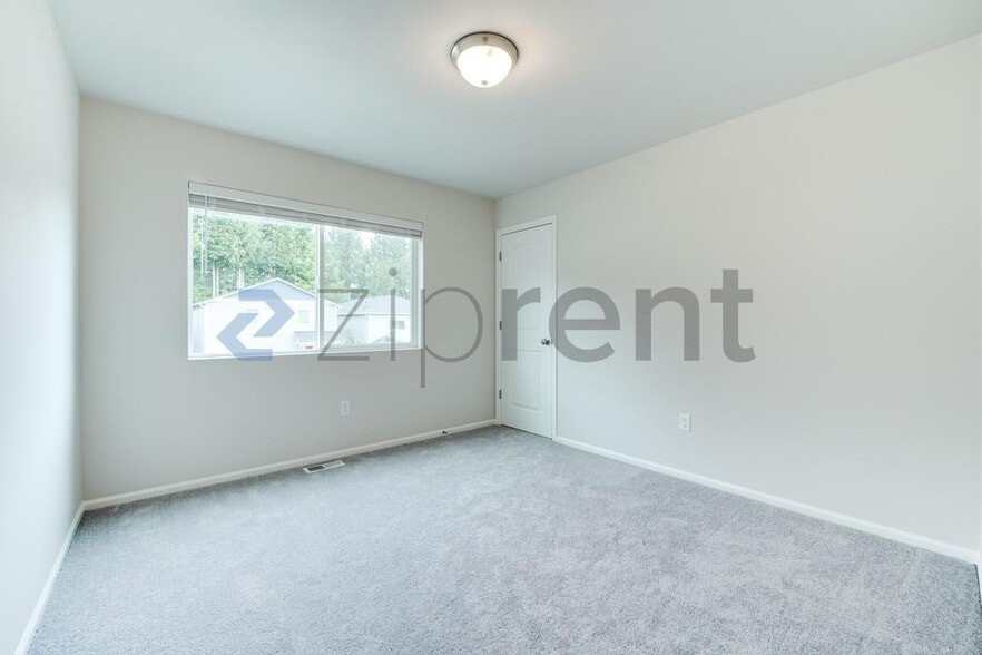 Building Photo - Unit