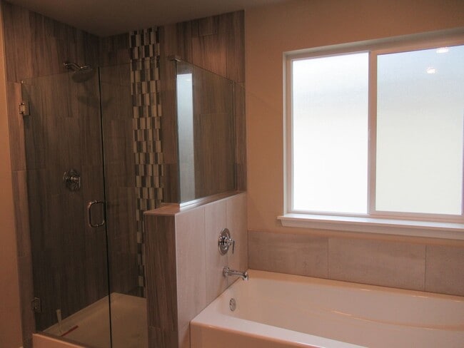 Building Photo - Light and bright 4 bedroom, 2.5 bath home in Covington's Maple Hills community