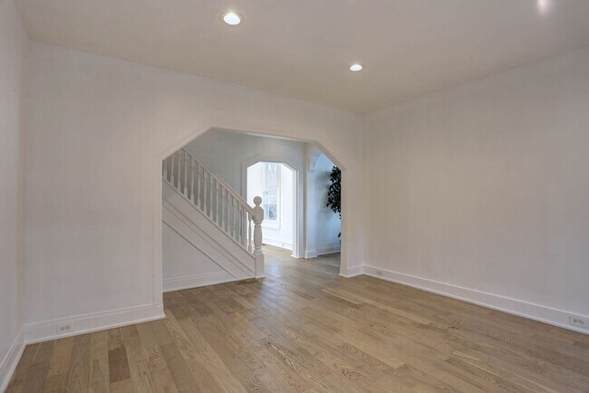 Building Photo - Renovated Single Family 2BR+2Bonus Rm/2.5BA Home in the Heart of Waverly