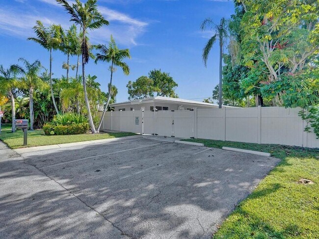 Building Photo - 4422 Sea Grape Dr