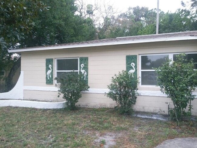 Building Photo - 830 65th Ave S