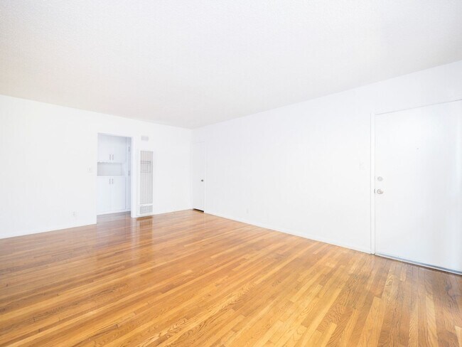 Interior Photo - 7245-51 Willoughby Ave