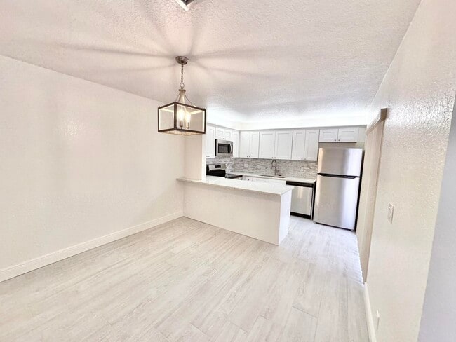Building Photo - 97 Lake Arbor Dr