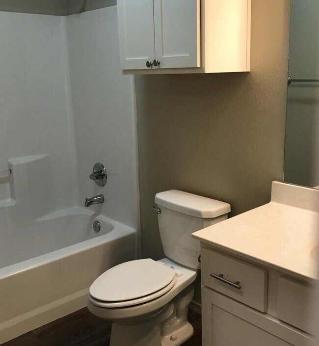 Building Photo - 2101 10th St