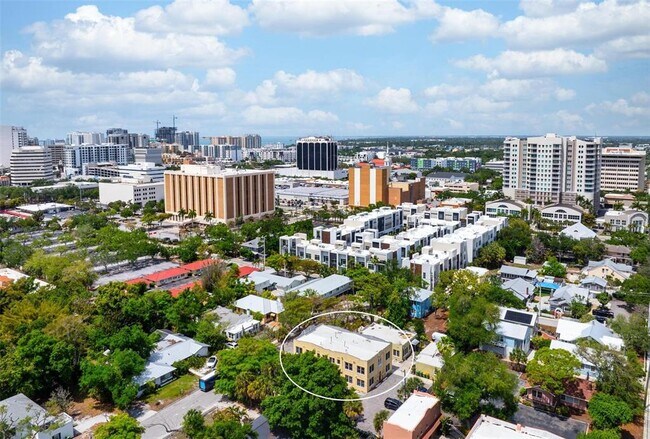 Building Photo - 325 Ohio Pl