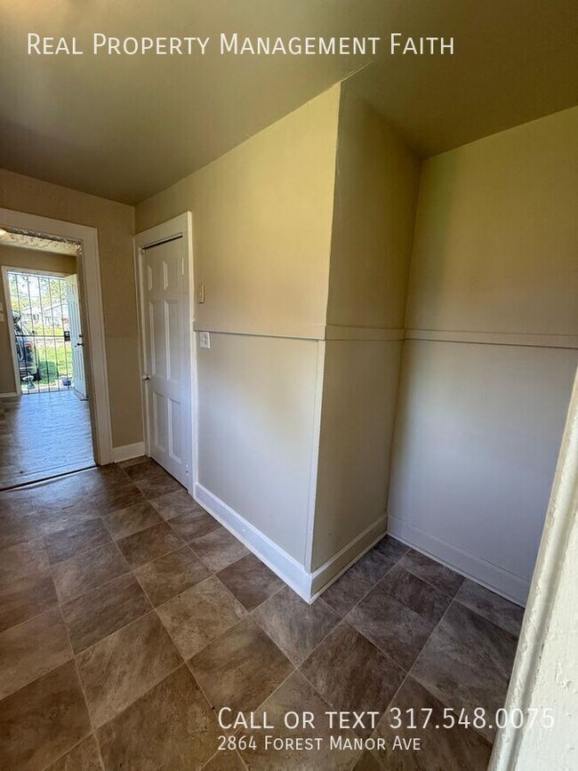 Building Photo - 2864 Forest Manor Ave