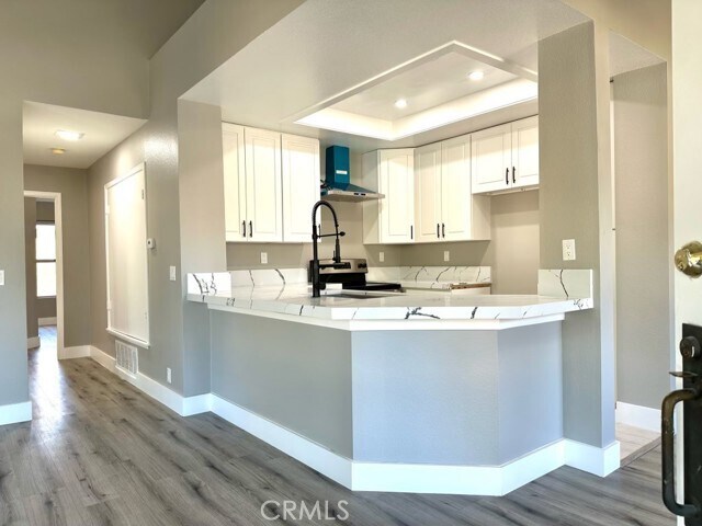 Building Photo - 33 Vassar Aisle