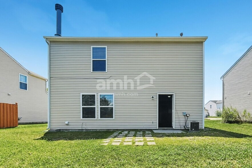 Building Photo - 15080 Fawn Hollow Ln