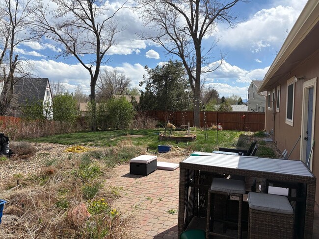 Building Photo - Charming 2BR House in Aurora (Utilities an...