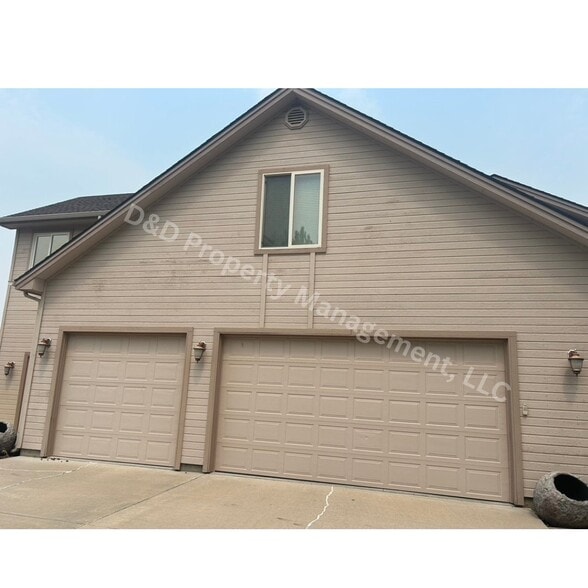 Building Photo - 568 Mahard Dr