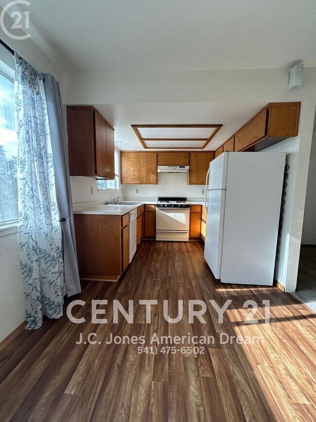 Building Photo - BLLC2503.3