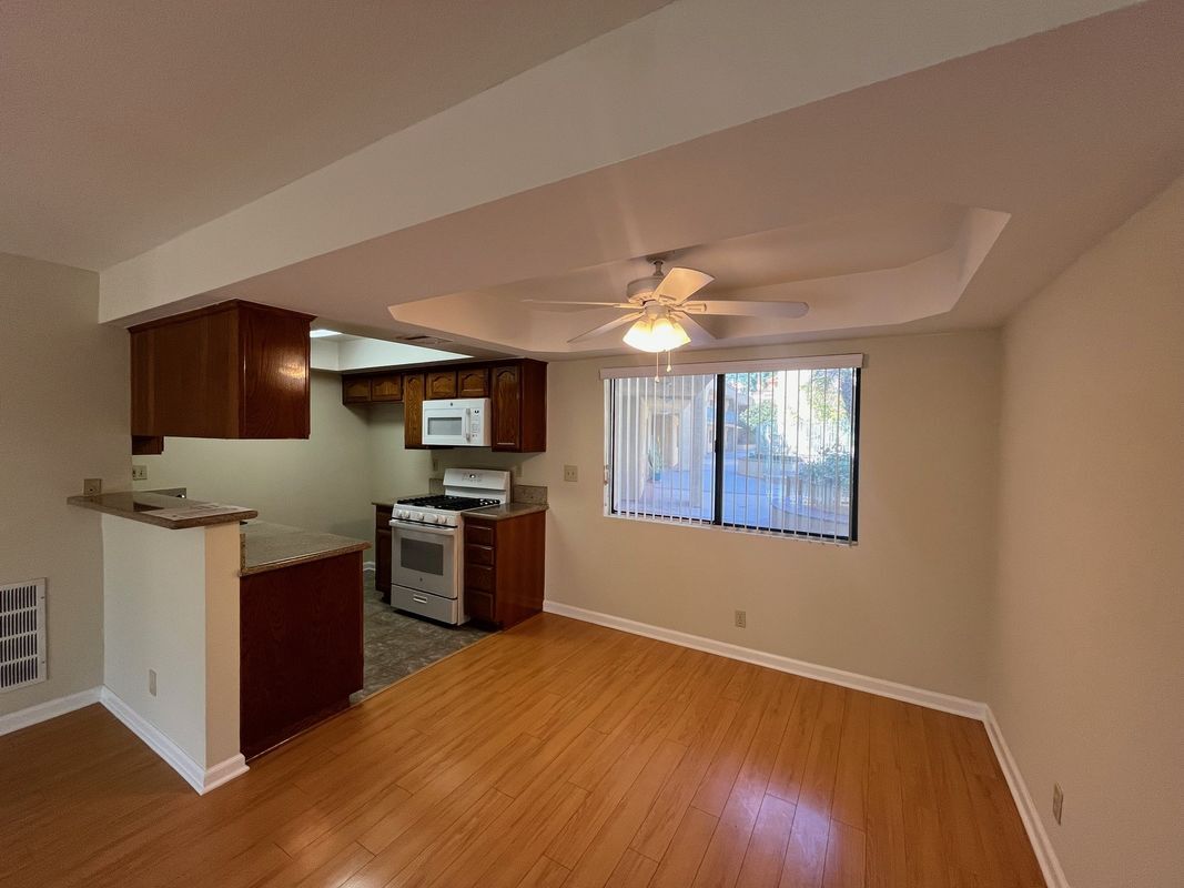 Building Photo - 430 S Niagara St