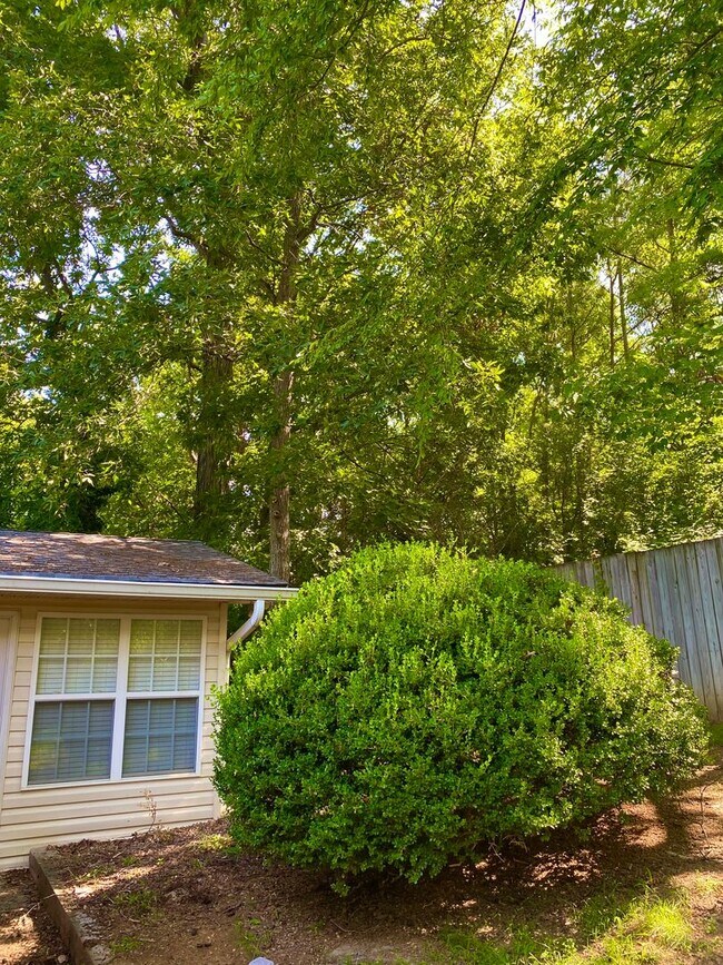 Building Photo - SINGLE FAMILY HOME IN THE CITY