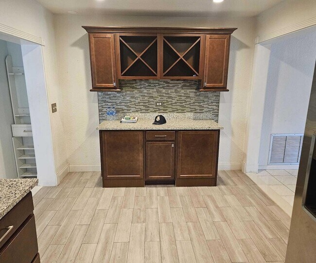 Building Photo - 1943 Kirk Rd