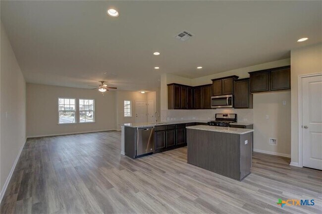 Building Photo - 302 Mossycup Dr