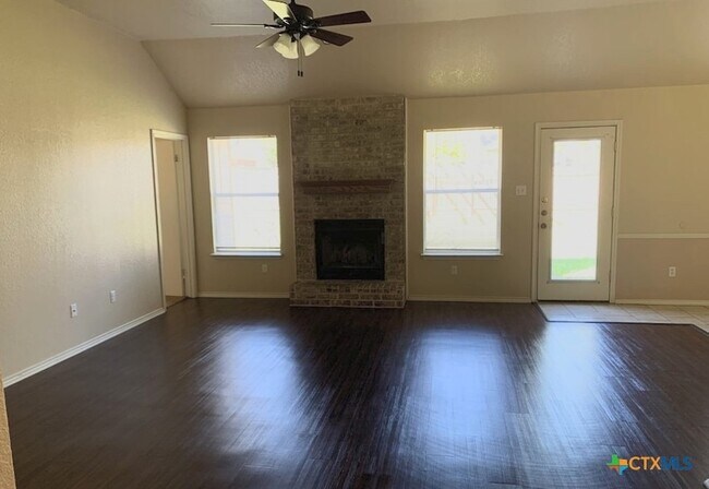 Building Photo - 3405 Carpet Ln