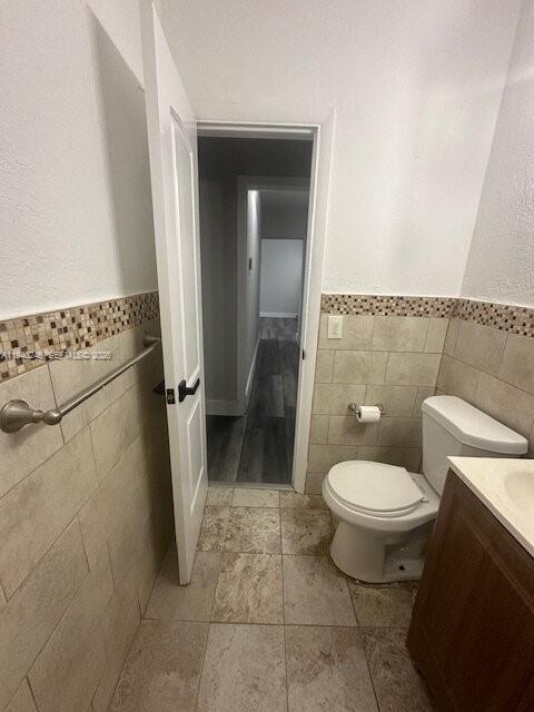 Building Photo - 2154 NE 168th St