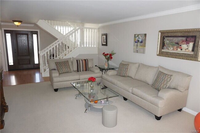 Building Photo - 12 Holly St