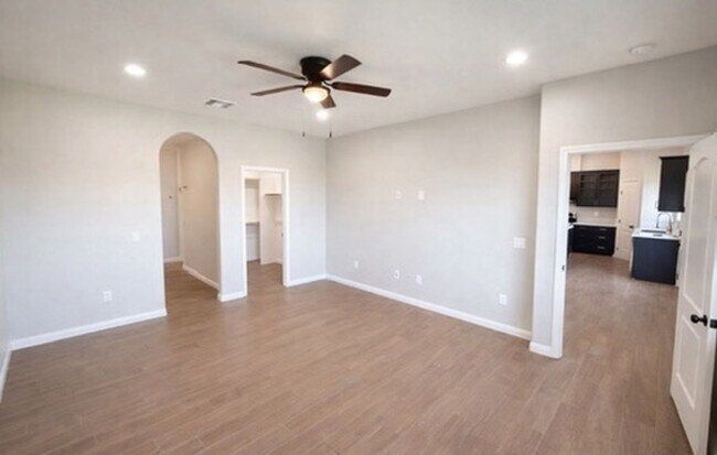 Building Photo - Executive Retreat in Brawley: Spacious 5-Bedroom Home Ideal for Corporate Stays or Refined Family...