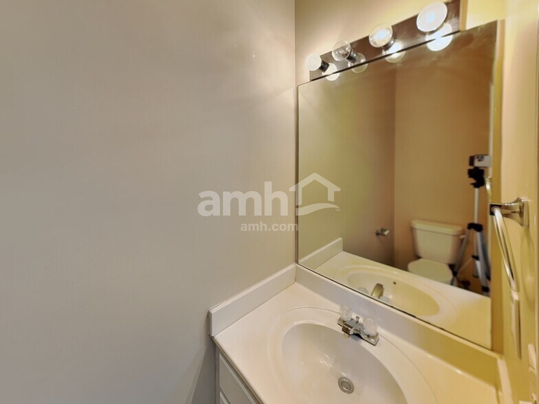 Building Photo - 2523 Davenham Ln