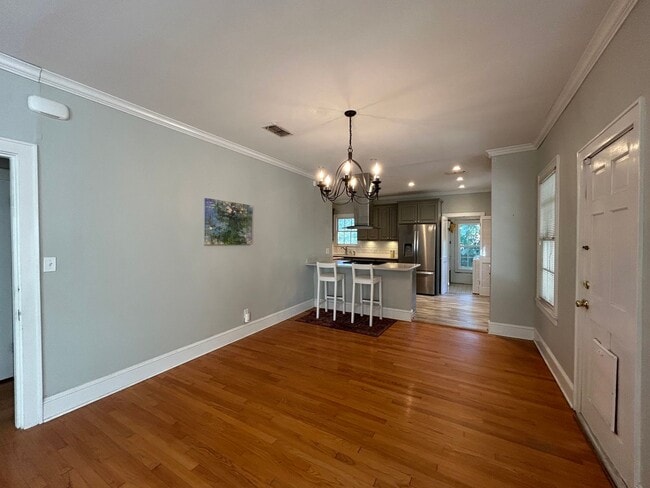 Building Photo - Precious 2 Bed House in South Highland