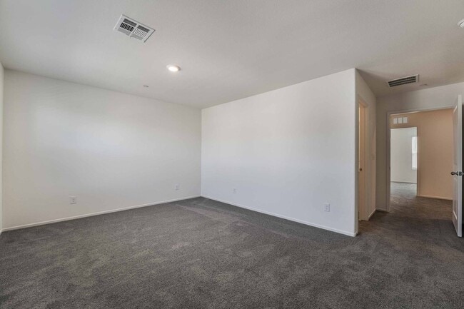 Building Photo - Stylish Townhome Living: Luxury and Comfort!