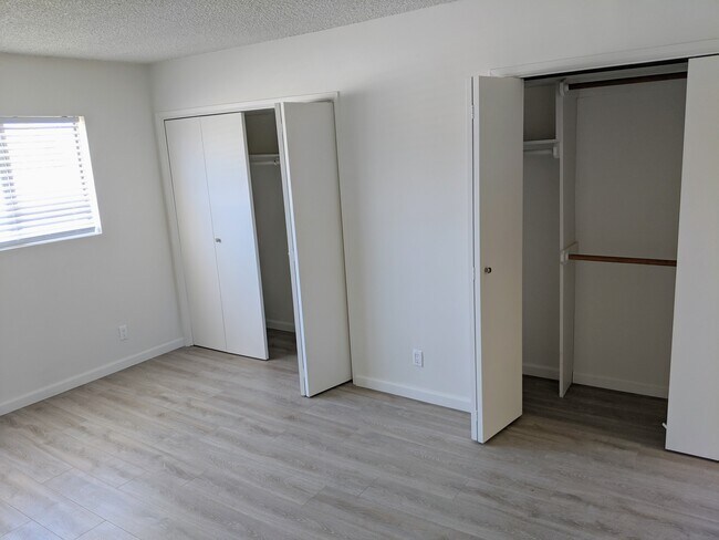 Building Photo - 10945 Rose Ave