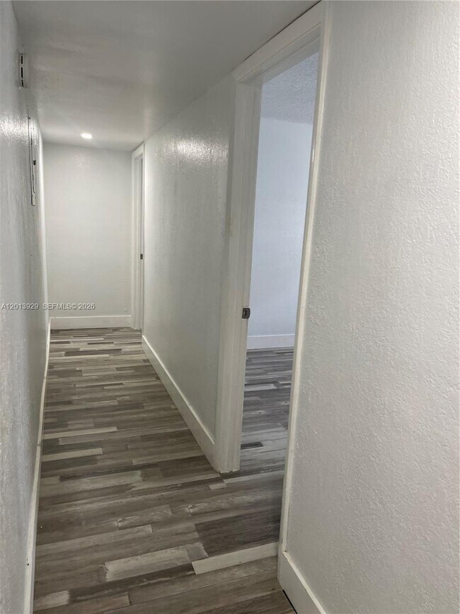 Building Photo - 1532 SW 5th Pl