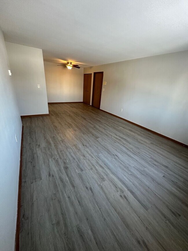 Building Photo - 1/2 OFF FIRST MONTHS RENT SPECIAL!