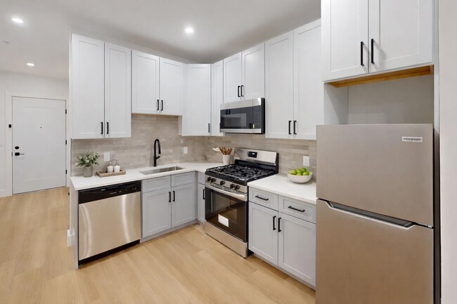 Building Photo - 337 Johnston Ave