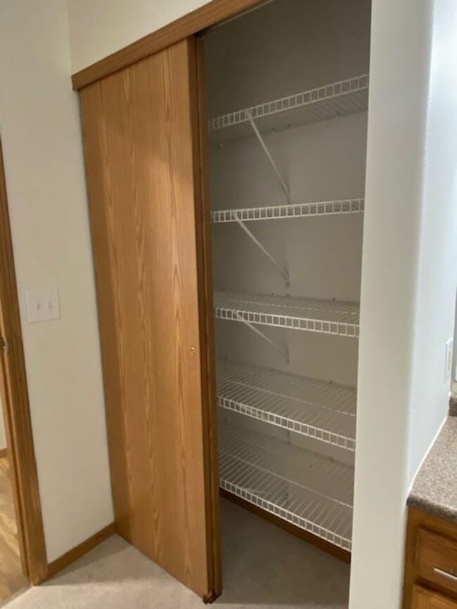 Building Photo - Comfortable 4 Bedroom with Garage & Fenced Yard for Rent!