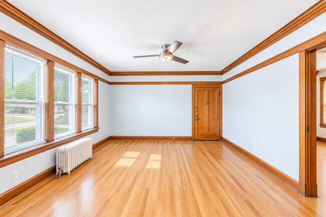 Building Photo - 2950 N Lavergne Ave