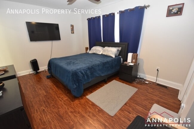 Building Photo - 1110 Commanders Way S