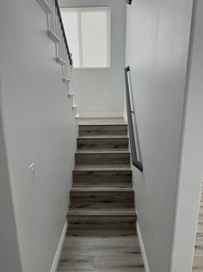 Building Photo - 1711 E 68th St