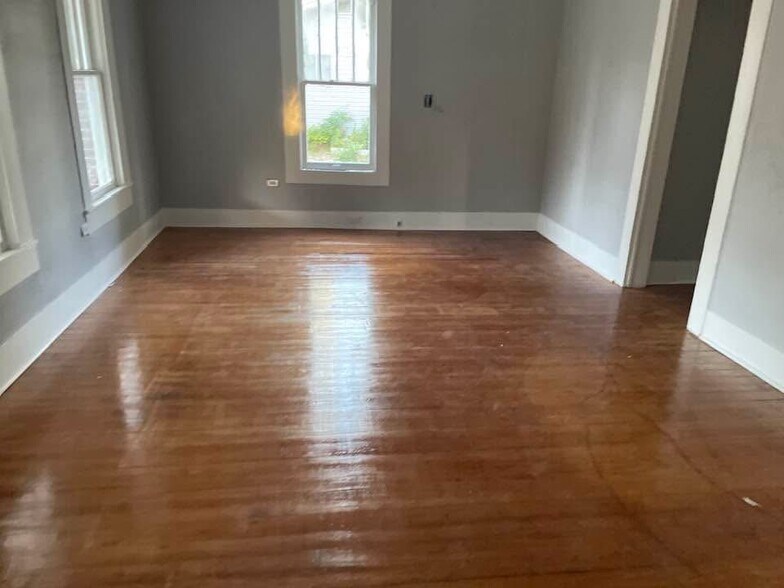 Building Photo - 201 E 3rd St