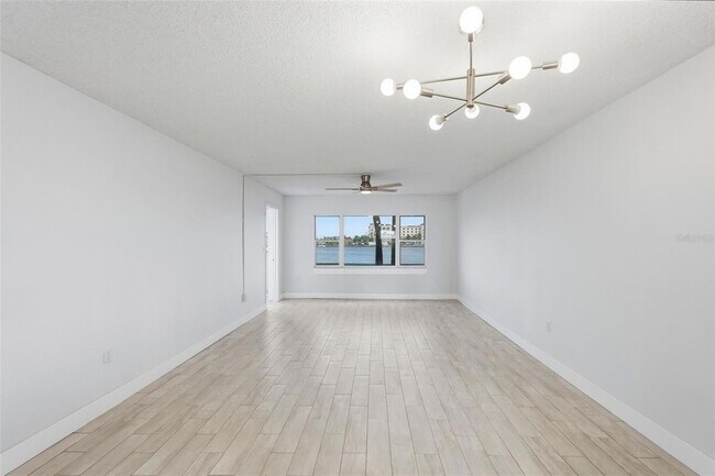 Building Photo - 4775 Cove Cir