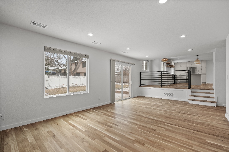 Building Photo - 2967 Lakeshore Dr