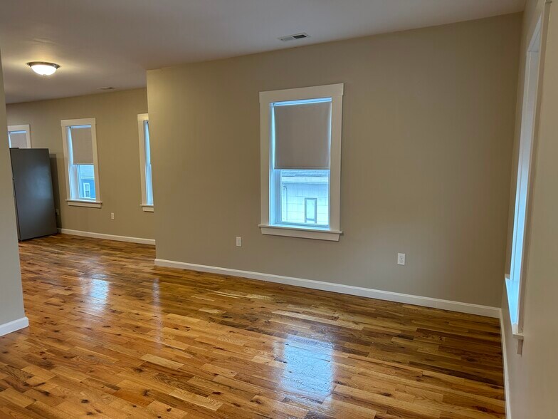 Building Photo - 38 Columbia St