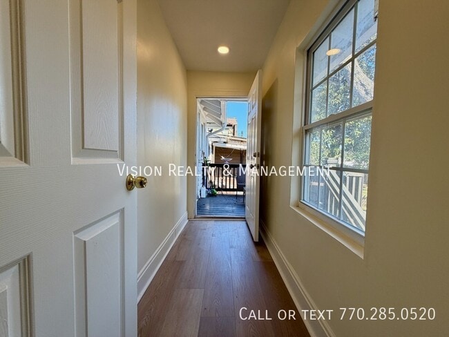 Building Photo - 673 Kennesaw Ave NE