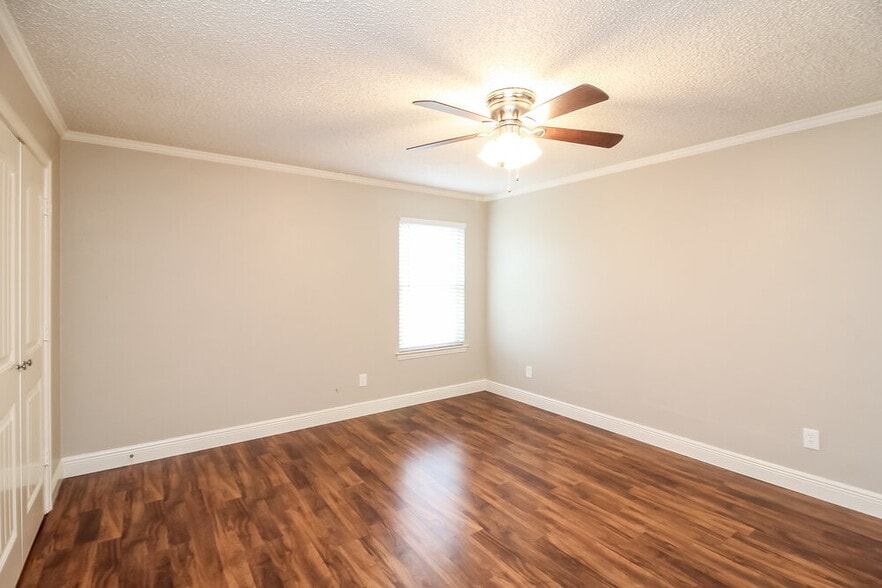 Building Photo - 7212 Elderberry Ln