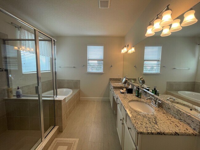 Building Photo - The perfect home waiting for you! FULLY FURNISHED!!