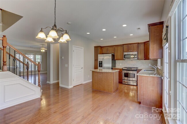 Building Photo - 562 6th Baxter Crossing